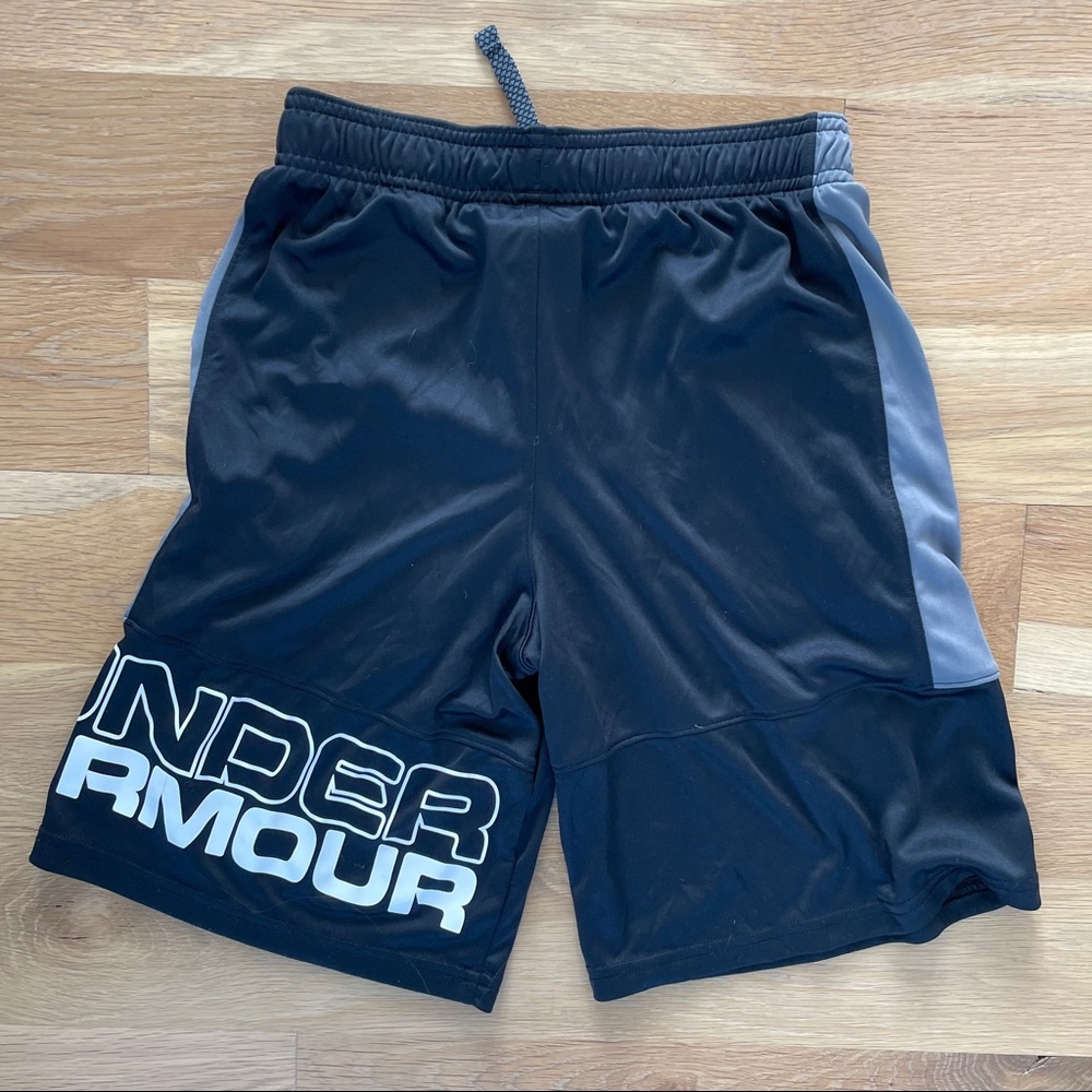 Under Armour Boys shorts (m) 10-12